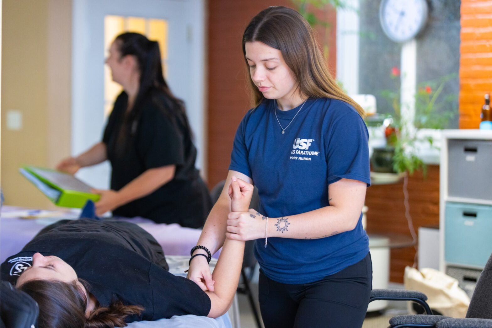 Class 68 tackled the biceps, triceps, and deltoids this morning, starting off with a presentation and then taking to the tables for some hands-on time! Join them in the classroom through these photos!...